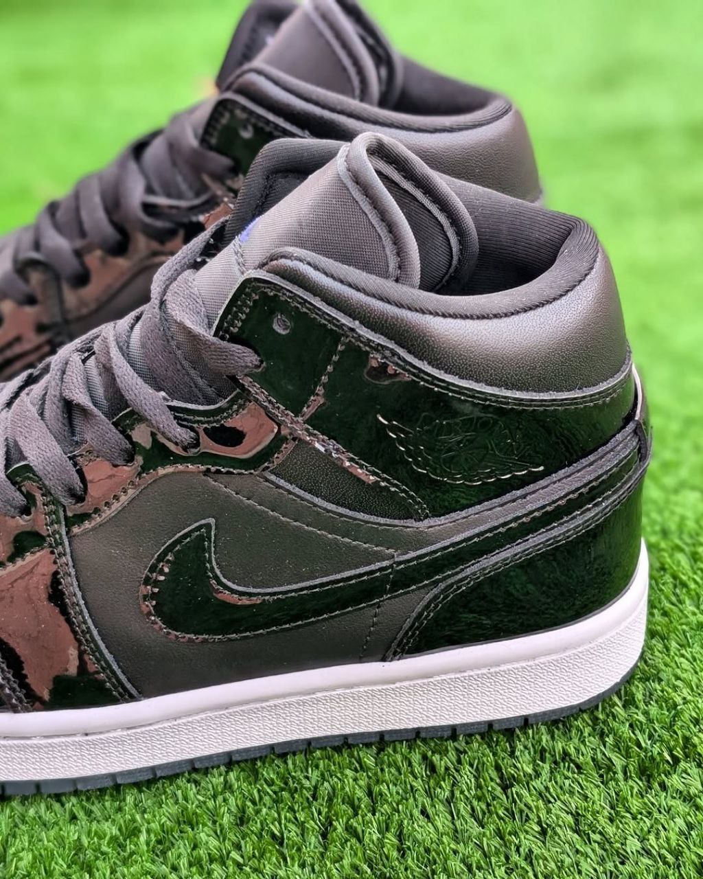 Nike Jordan 1 SE Space JAM