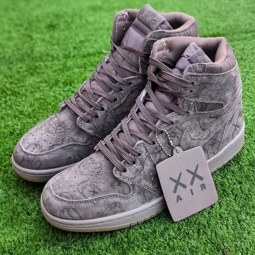 Kaws x Nike Jordan 1 OG HIGH