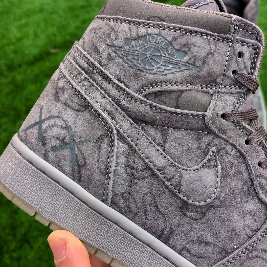 Kaws x Nike Jordan 1 OG HIGH