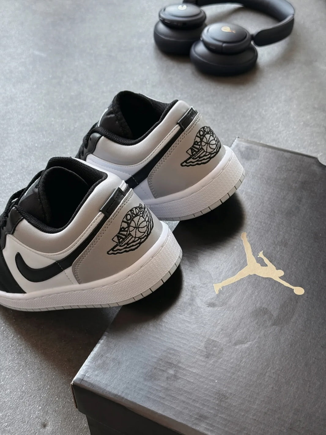 Air Jordan 1 in grey