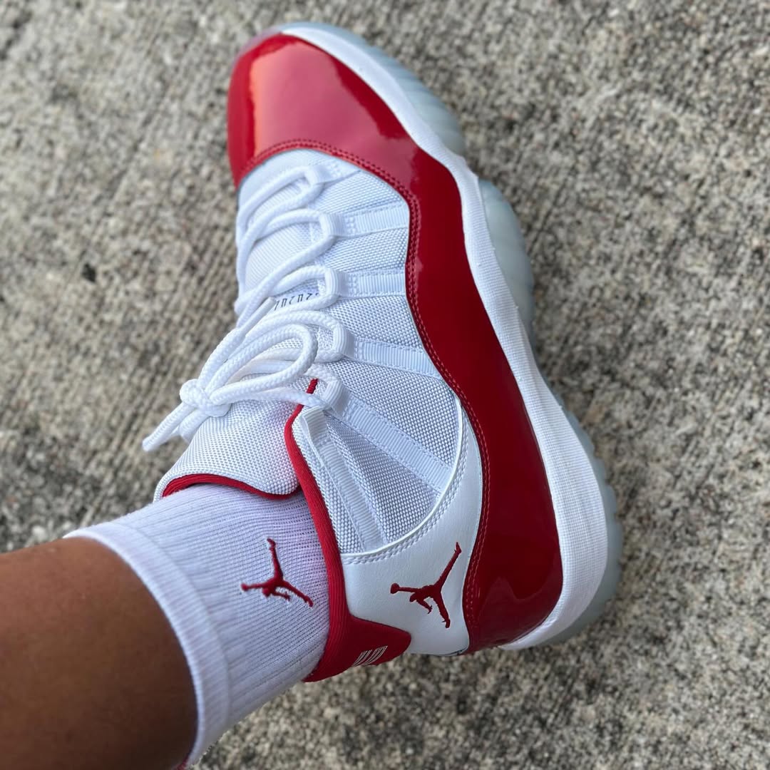 Air Jordan 11 Retro "Cherry"