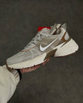 Nike V2k Run in Beige